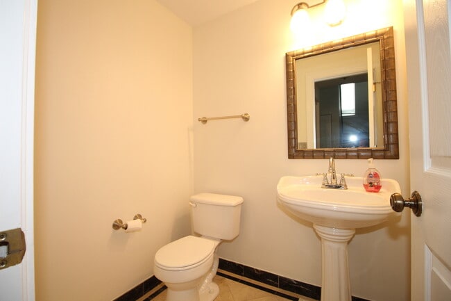 Building Photo - 2835 Cedar Glade Dr