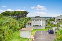 Building Photo - ** 2 BEDROOM 1 BATH WITH PARKING IN WAIAU ...