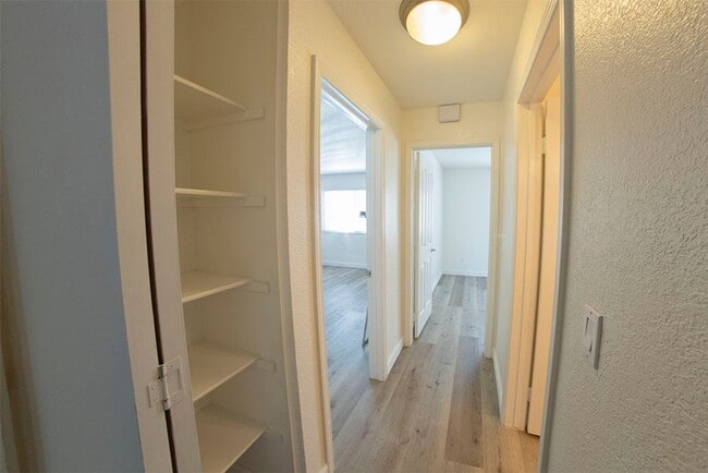 Building Photo - 2BR/1BA Clairemont Condo Freshly Painted, New Vinyl Plank Flooring Throughout Patio, 1 Parking Space