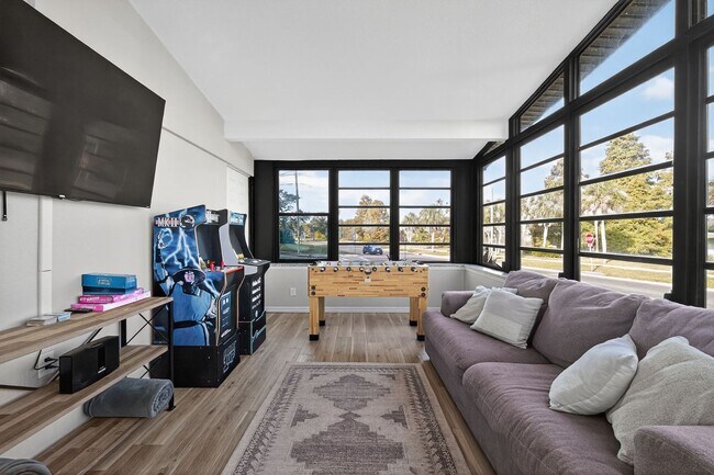 Building Photo - Discover lakeside living at its finest.