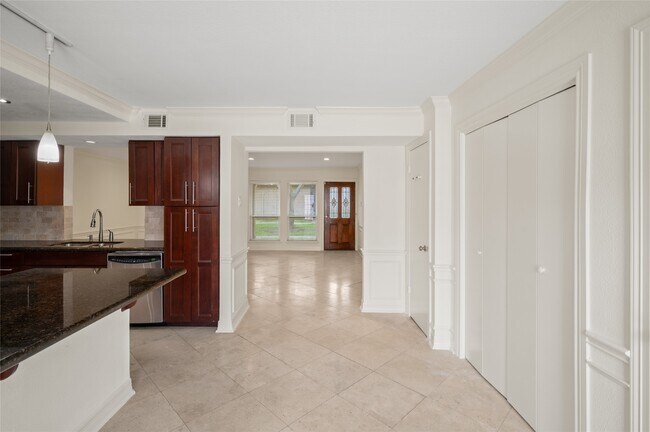 Building Photo - 9417 Bassoon Dr