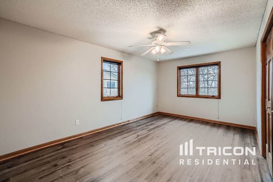 Building Photo - 5585 Rosewood Ln