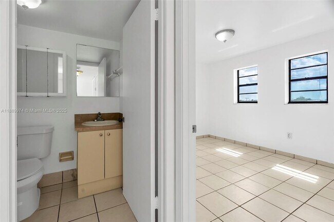 Building Photo - 3945 SW 89th Ave