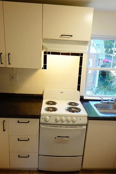 Building Photo - 910 Kennebec Ave