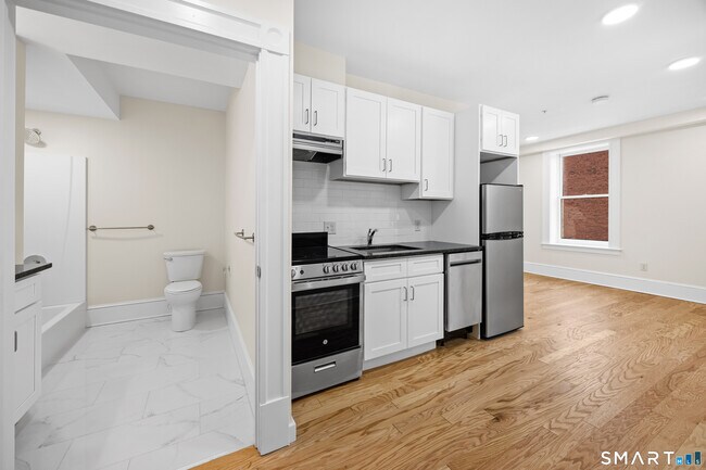 Building Photo - 1355 Main St