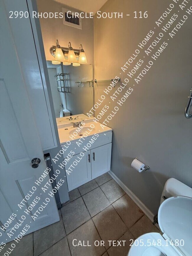 Building Photo - 2990 Rhodes Cir S