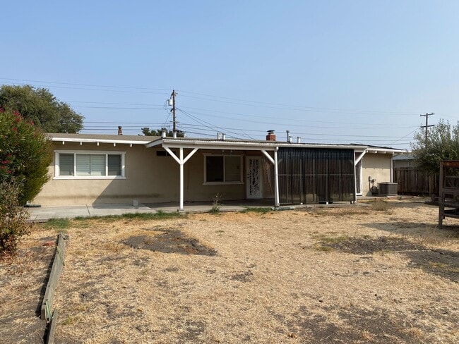 Building Photo - 2759 Broadmoor Ave