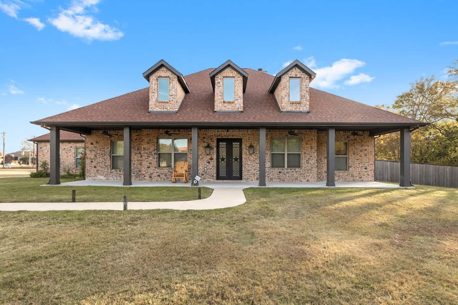 Building Photo - 16001 Plum Ln