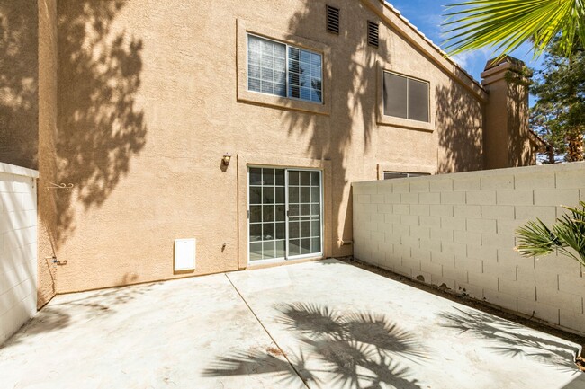 Building Photo - Charming 2-bedroom townhome in Green Valley!