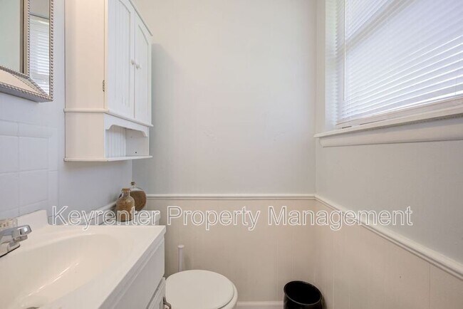 Building Photo - 1117 S Howard Ave