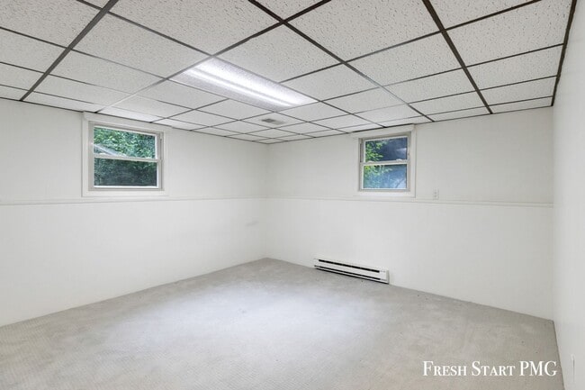 Building Photo - Charming 3-Bedroom Home in Walker – Conven...