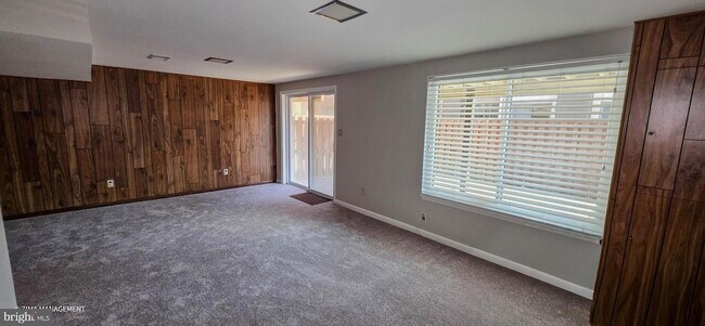 Building Photo - 5677 Phelps Luck Dr