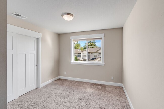 Building Photo - Beautiful 4 Bed, 3 Bath Rental Home in She...