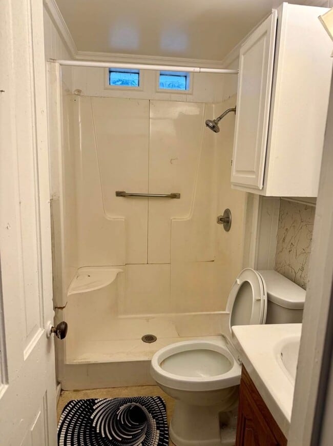 Building Photo - 2 Bedroom in Bloomfield