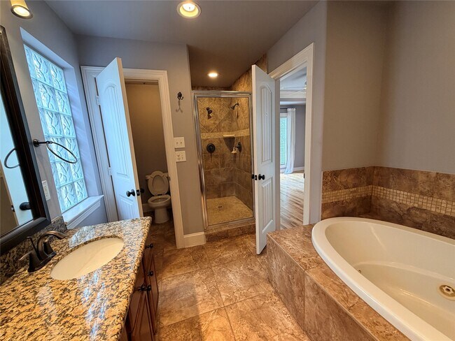 Building Photo - 1007 Kern St