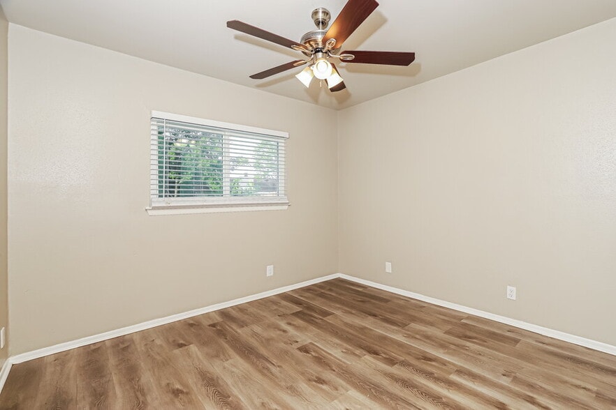 Building Photo - 10614 Cherry Laurel