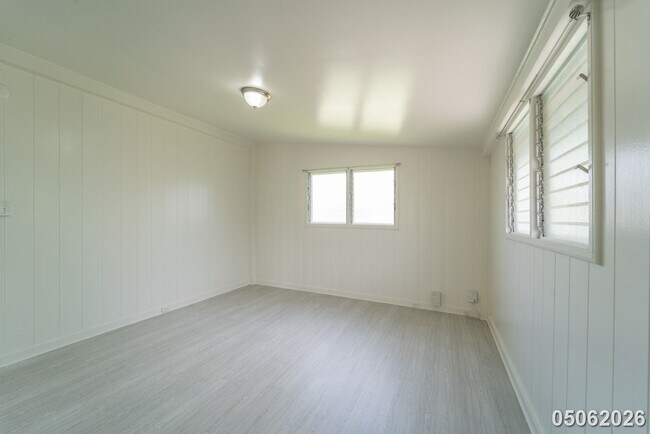 Building Photo - Available Now! 3 BD / 1.5 BA / 2 carport parking in Wahiawa