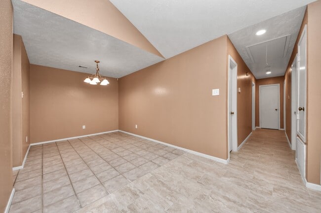 Building Photo - 16425 Monte Carlo Ln