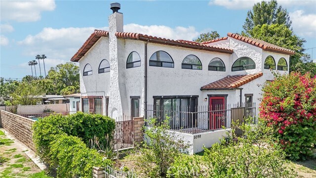 Building Photo - 3098 N Arrowhead Ave