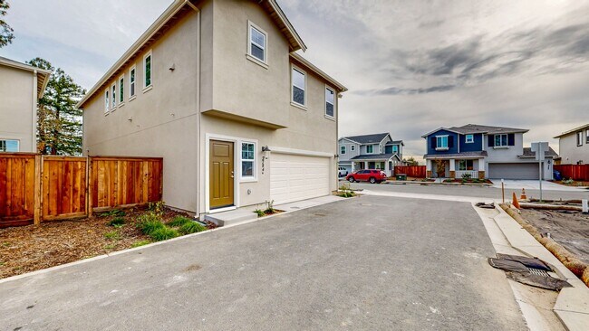 Building Photo - 2782 Sassy St