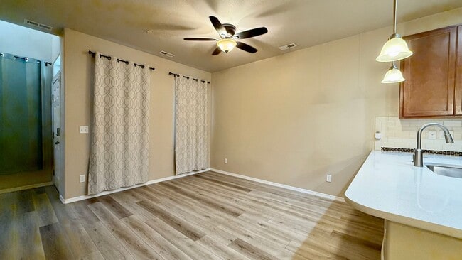 Building Photo - Modern Townhome with Mountain Views in Claremont Ranch