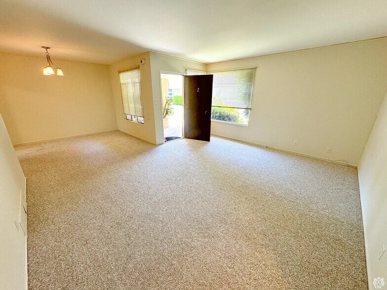 Building Photo - 24 Baytree Way