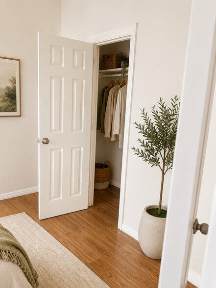 Bedroom Closet - 1427 N Kingsley St