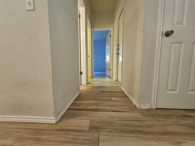 Building Photo - 8506 Hillrock Dr