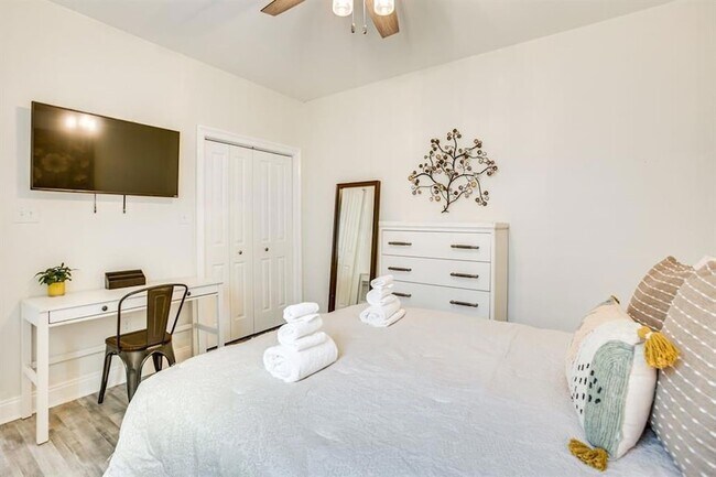 Building Photo - 2102 Philip St