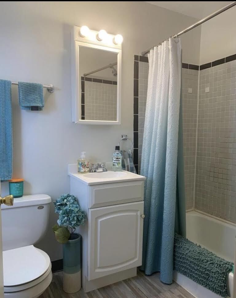 Building Photo - 80 W La Crosse Ave