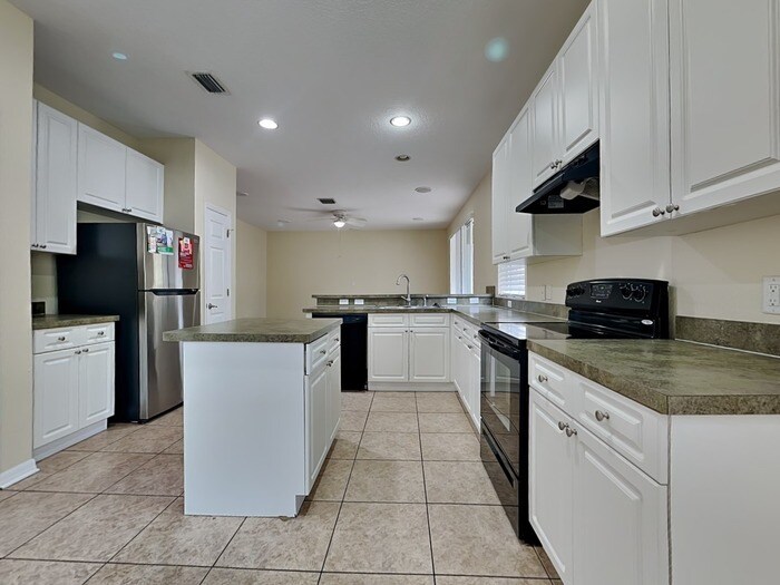 Building Photo - 5921 Cape Loop