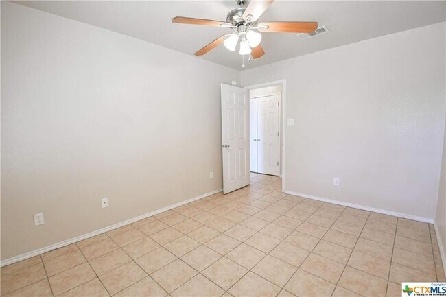 Building Photo - 1102 Leah Dr