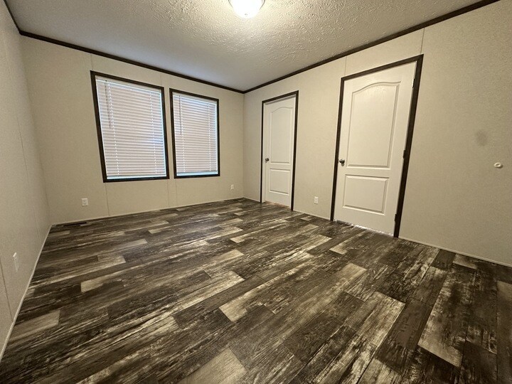 Building Photo - 26 Bing St N