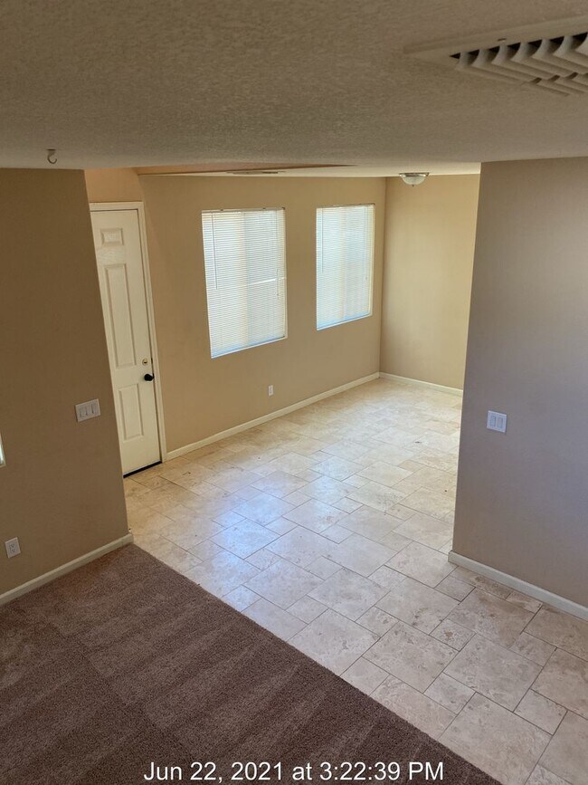 Building Photo - Large Corner Lot