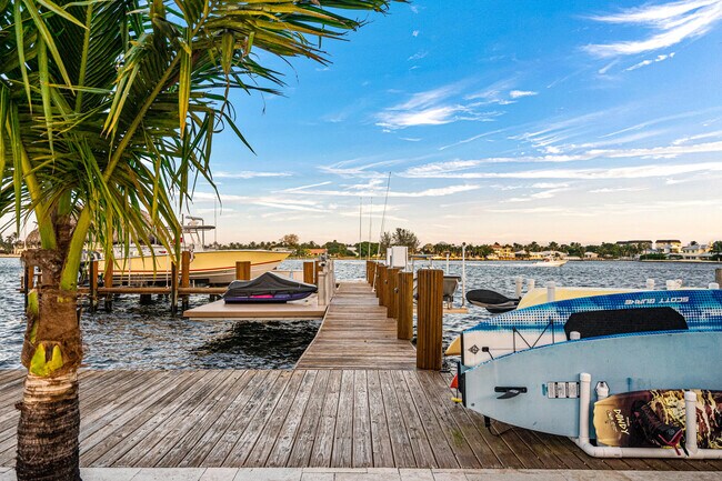 Building Photo - 844 East Dr