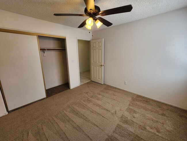 Building Photo - 1720 Navarre Ln