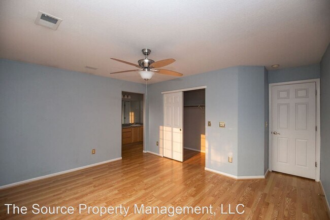 Building Photo - 2 br, 2.5 bath House - 1020 Fenwick Dr