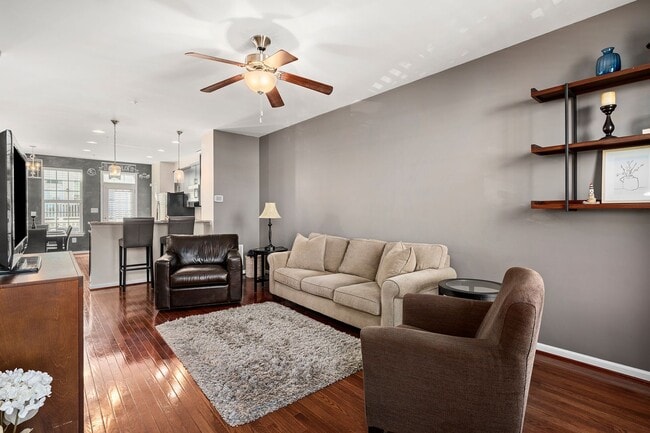 Building Photo - Luxury 3-Bed, 4-Bath Townhouse with Modern...