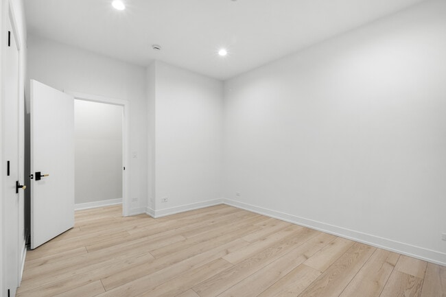Building Photo - 1331 W Taylor St
