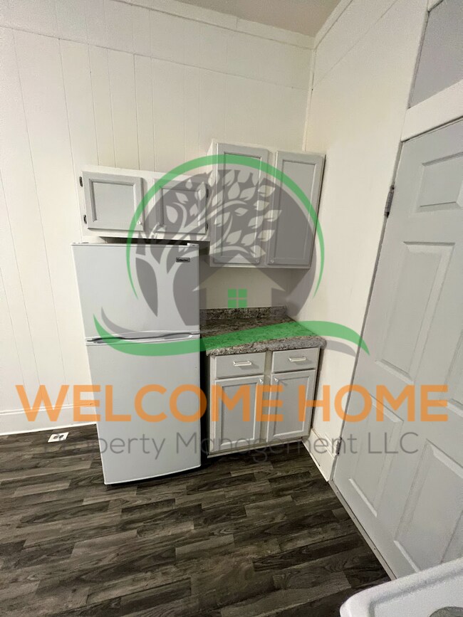 Building Photo - Salem St