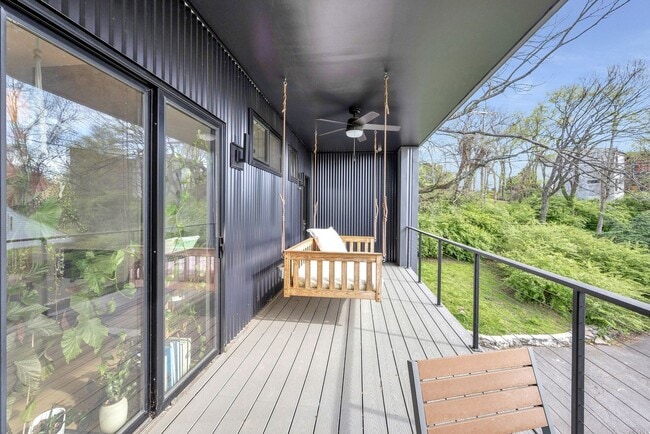 Building Photo - Custom-Built 4 Bed/ 2 Full + 2 Half Bath Modern Home at the base of Love Circle, Fully Furnished,...