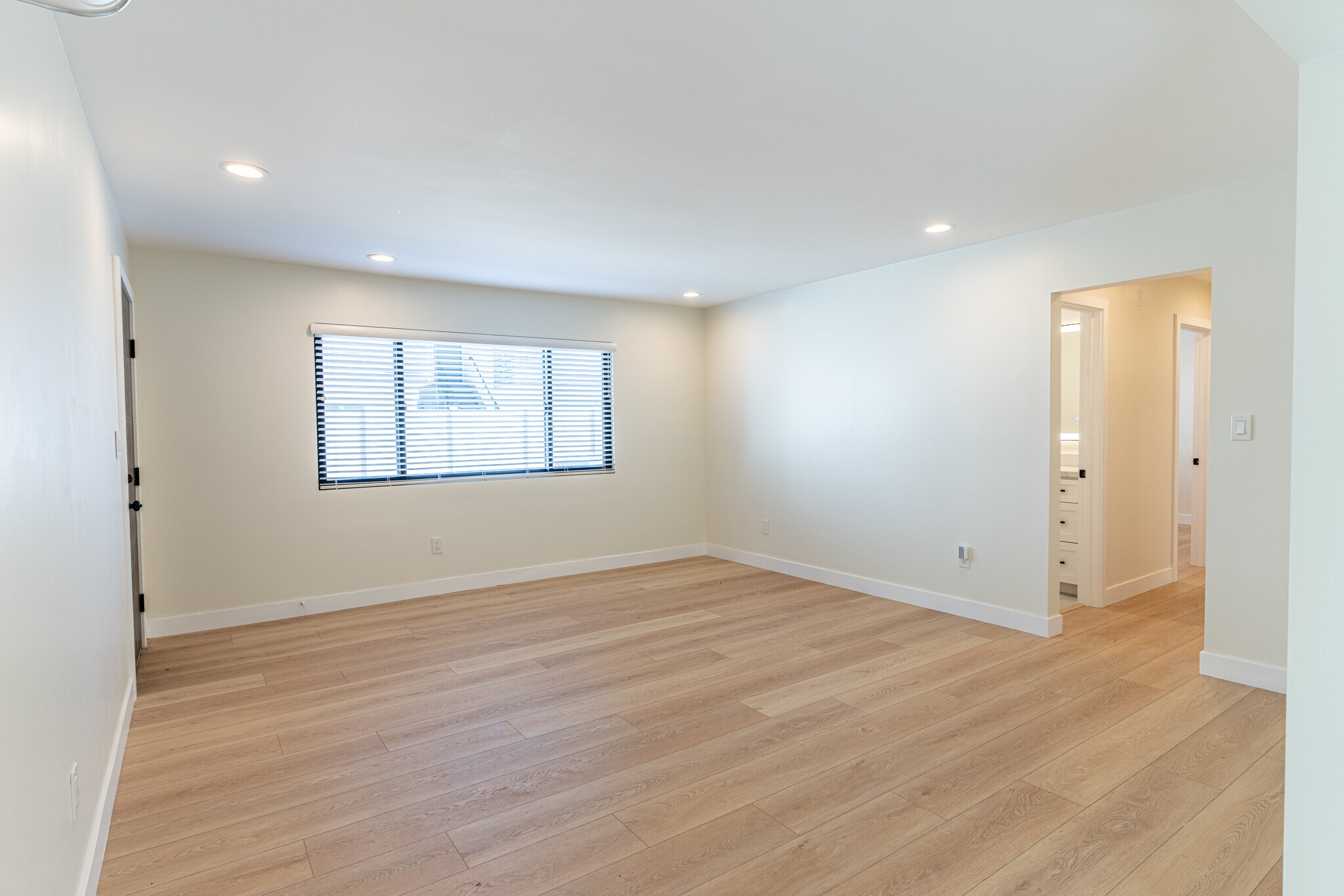 Living Room - 5430 Driftwood St