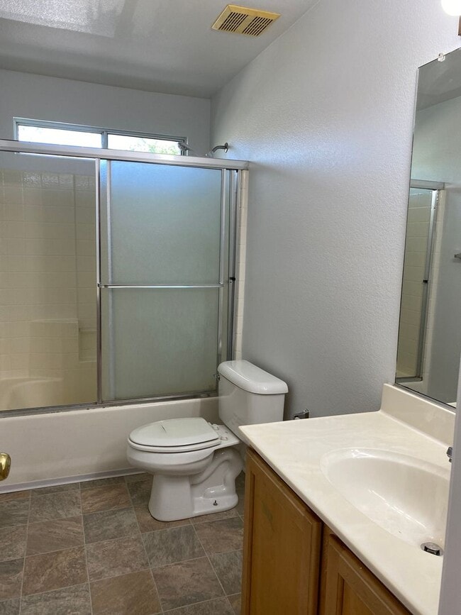 Building Photo - Open Floor Plan