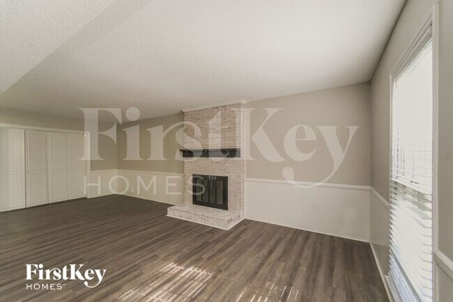 Building Photo - 9306 Covedale Dr