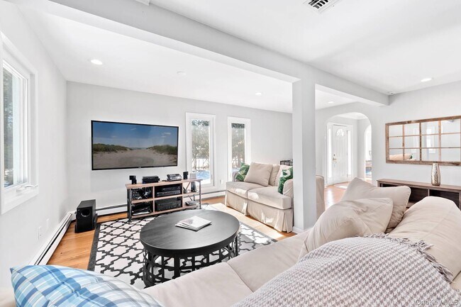 Building Photo - 13 Buttercup Ln