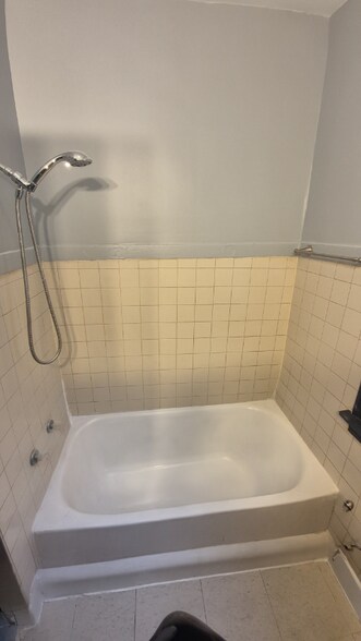 Building Photo - 7111 S Emerald Ave