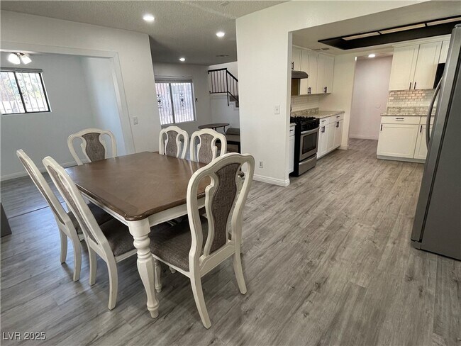 Building Photo - 5005 Celebrity Cir
