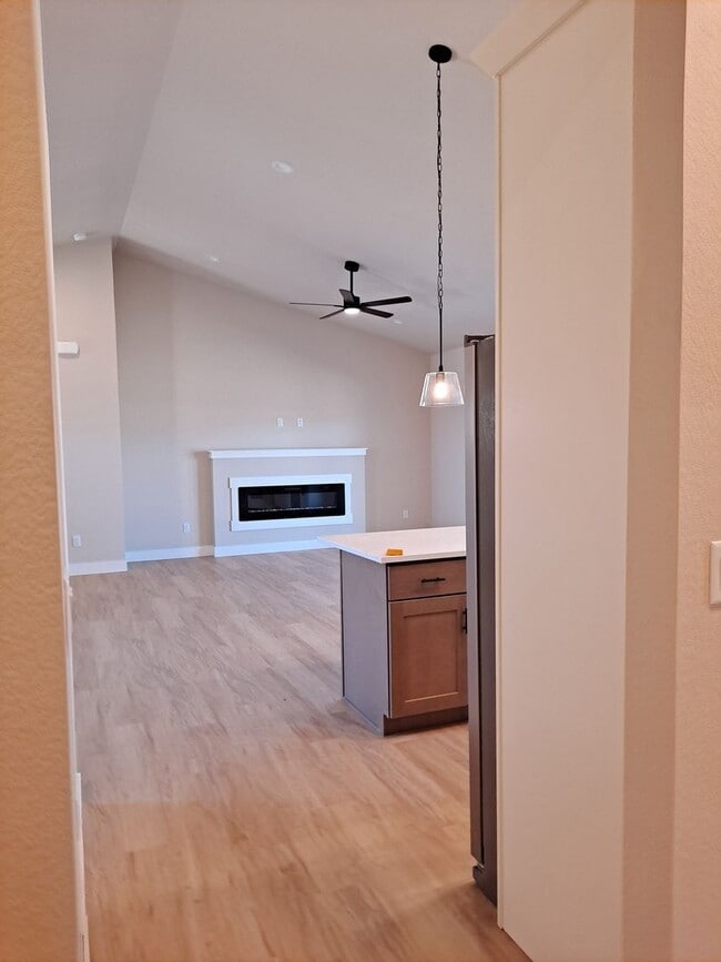 Building Photo - 697 Cabaret Dr