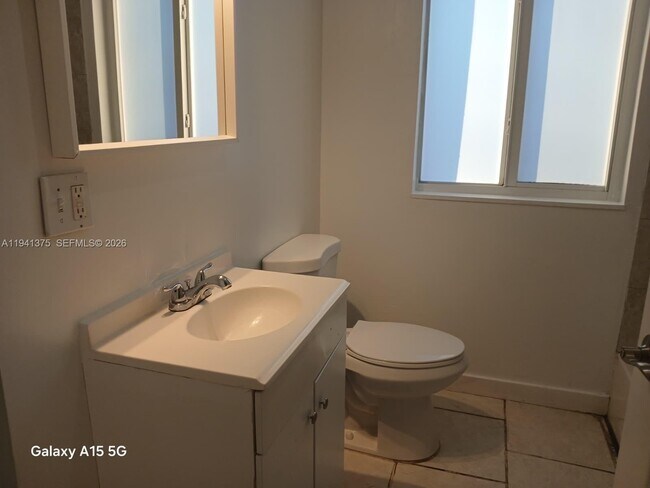 Building Photo - 1700 NW 22nd Ct