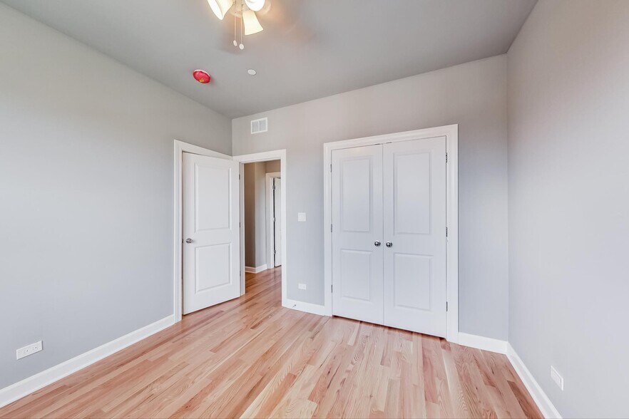 Building Photo - 6132 S Kimbark Ave